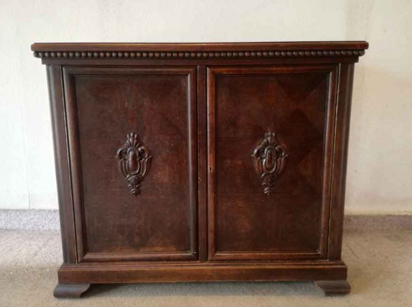 kleiner-schrank-sideboard-um-1910