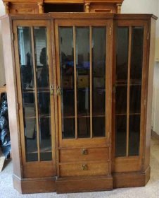 schrank-vitrine-um-1910.2