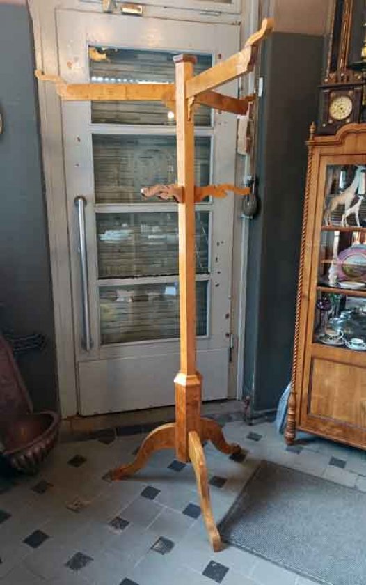 biedermeier-kleiderstaender-handtuchhalter-um-1830
