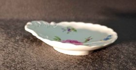 meissen-muschelschale-rote-rose-knaufzeit-um-1880.1