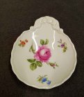 meissen-muschelschale-rote-rose-knaufzeit-um-1880.2