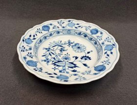 meissen-zwiebelmuster-tiefer-teller-d-24-cm.1