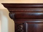 repraesentativer-buecherschrank-mit-figuren-um-1910-eiche.8