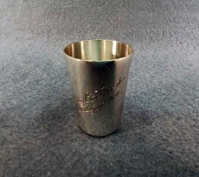 schnapsbecher-harley-club-dresden-fuchsjagd-1930-silber-835.2