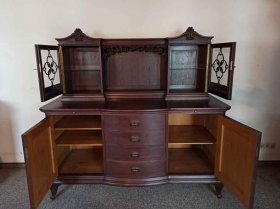 sehr-schoenes-buffet-von-ca-1910.11