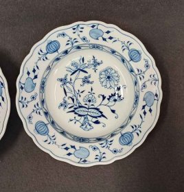 meissen-2x-zwiebelmuster-tiefe-teller-d-24-cm.4