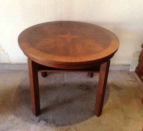 tisch-um-1925-runder-tisch
