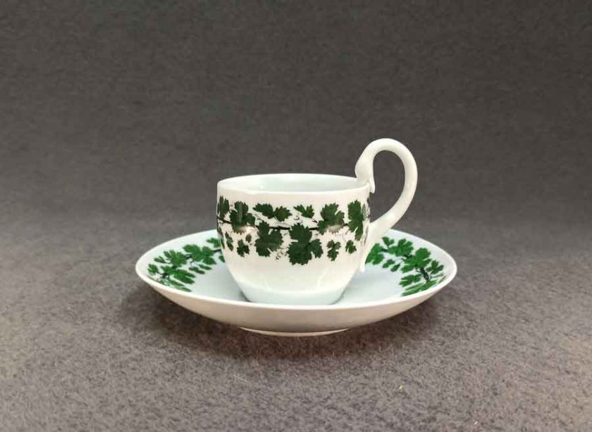 meissen-schwanenhenkel-tasse-weinlaub-knaufzeit-um-1880