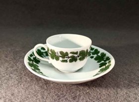 meissen-sehr-kleine-tasse-mokkatasse-weinlaub-h-4-cm.1
