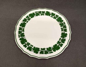 meissen-weinlaub-grosse-kuchenplatte-d-32-5-cm-voller-gruener-weinkranz