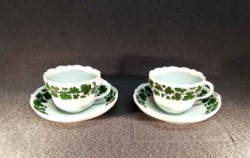 meissen-weinlaub-zwei-tassen-mit-untertassen-alt-um-1900-knauf