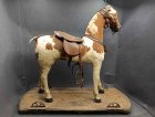 pferd-auf-raedern-fell-und-glasaugen-m-e-19-jh.7