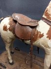 pferd-auf-raedern-fell-und-glasaugen-m-e-19-jh.8