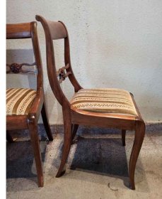 2-stuehle-um-1835-seitenrahmenstuehle.1