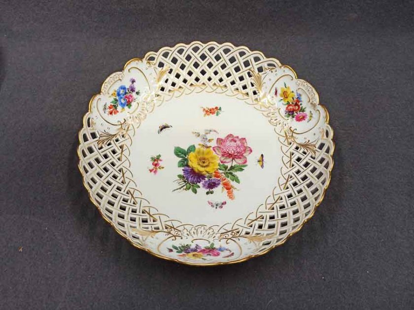 meissen-insektenmalerei-mit-blumen-grosse-schale-mit-flechtrand