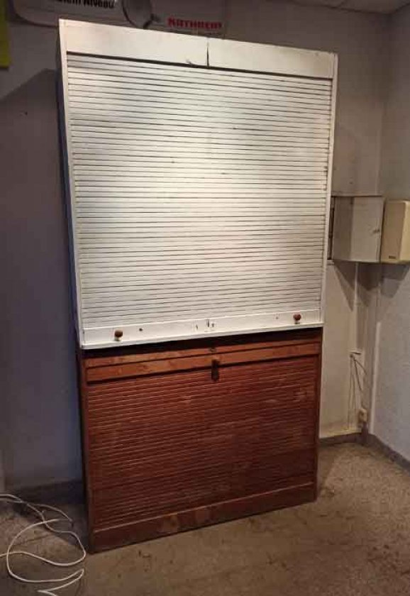 rollschrank-aktenschrank-mit-rollladen