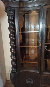 buecherschrank-mit-loewen-fuessen-und-gedrehten-vollsaeulen-um-1910.2