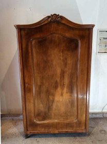 kleiderschrank-um-1860