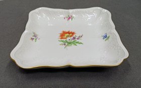 meissen-schale-mit-blumenmalerei-neumarseille-reliefzier.2