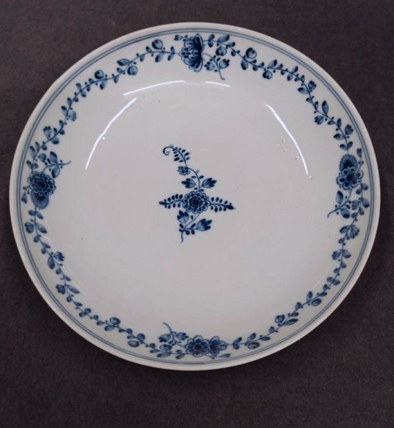 meissen-schale-um-1790-marcolini-blaumalerei