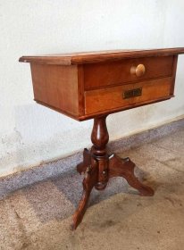 naehtisch-gruenderzeit-fuss-ergaenzt.3