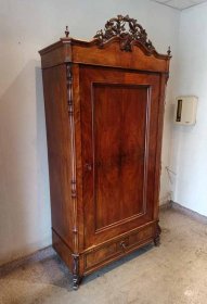 schrank-spaetbiedermeier-um-1860-nussbaum.1