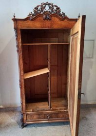 schrank-spaetbiedermeier-um-1860-nussbaum.7