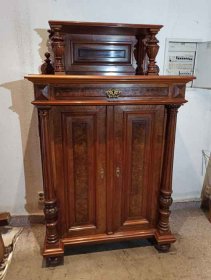 vertiko-mit-saeulen-und-aufsatz-gruenderzeit-um-1880.1