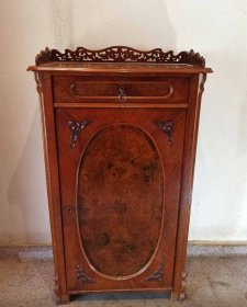 vertiko-nussbaum-um-1860.2