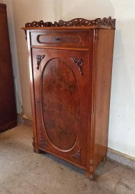 vertiko-nussbaum-um-1860.6