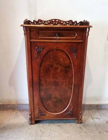 vertiko-nussbaum-um-1860