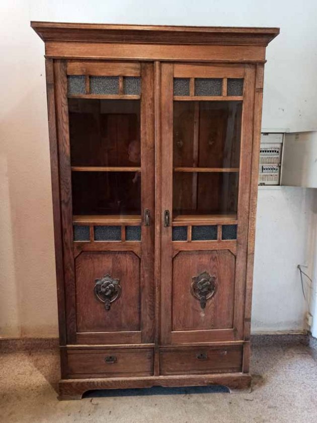 buecherschrank-um-1900