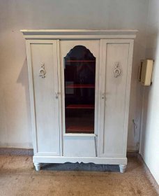 buecherschrank-um-1925-shabby-chic