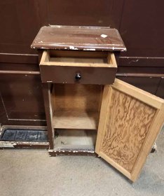 garderobe-unrstauriert.4