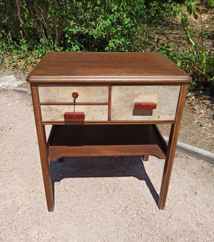 kleiner-tisch-art-deco-beistelltisch