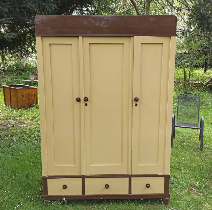 schrank-kleiderschrank-um-1910