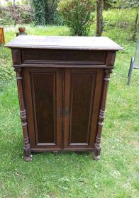 vertiko-mit-saeulen-um-1890.1