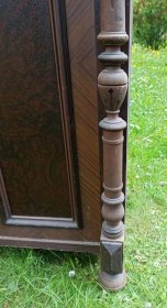 vertiko-mit-saeulen-um-1890.6