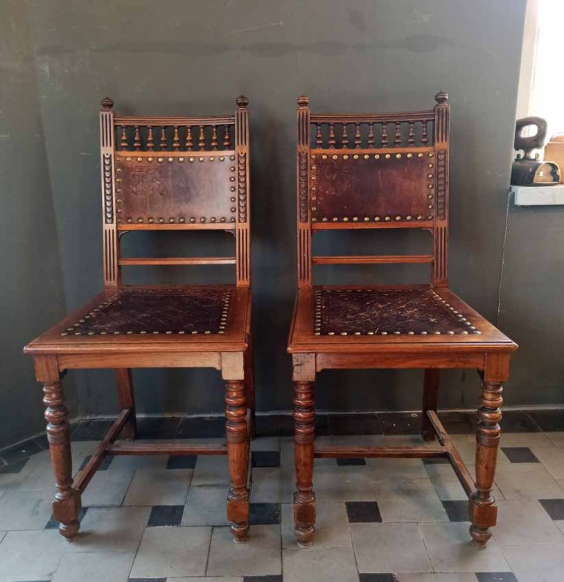 2x-stuehle-um-1880-gruenderzeit-leder