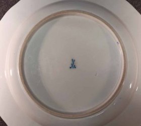 meissen-um-1880-gr-teller-reliefrand-blaue-blumenmalerei-blauer-rand.9