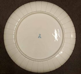 meissen-um-1880-schale-insekten-und-blumenmalerei-1-we-knaufschwerter.7