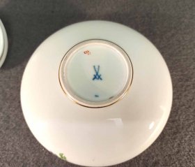 meissen-dose-blumenmalerei.7