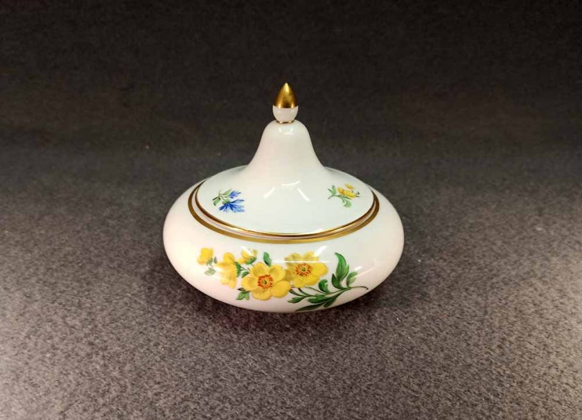 meissen-dose-blumenmalerei