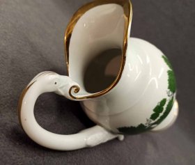 meissen-gr-milchkaennchen-schwanenhenkel-gold-um-1880-1-wahl-knaufzeit-wein.9