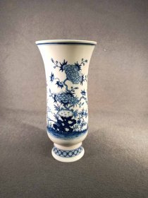 meissen-vase-blaumalerei-asiatische-malerei
