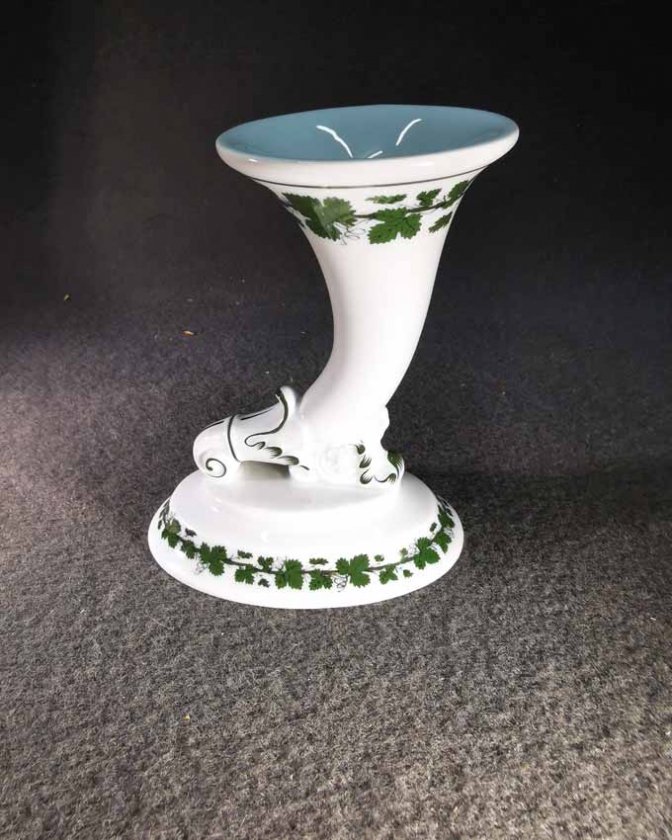 meissen-vase-weinlaub-beschreibung-folgt
