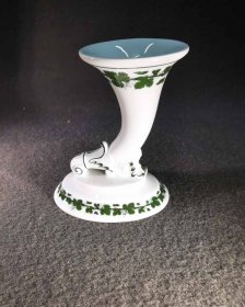 meissen-vase-weinlaub-beschreibung-folgt