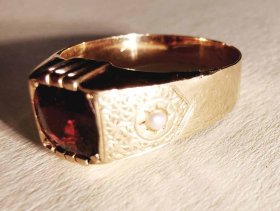 ring-gold-mit-rubin-und-perlenbesatz-beschreibung-folgt.1