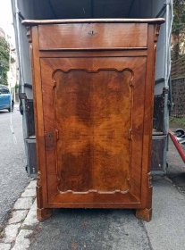 vertiko-kleiner-schrank-um-1860