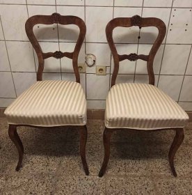 x2-stuehle-um-1840-nussbaum